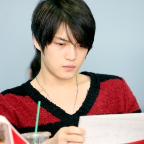 [PIC] 120913 Jaejoong – Lecture du script de&nbsp;Dr.Jin