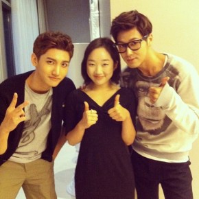 [PIC] 120927 TVXQ avec une journaliste de&nbsp;10Asia