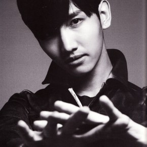 [Pic] 121003 Changmin – &laquo;&nbsp;Fly With The Gold&nbsp;&raquo; Navigation&nbsp;Book