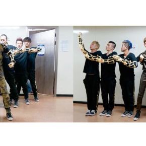 [PIC] 121007-06 TVXQ Facebook – Photos backstage avec les danseurs & TTS &&nbsp;EXO