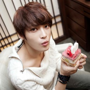 [PIC]  JYJ Facebook – Jaejoong fête son million&nbsp;d&rsquo;abonnés