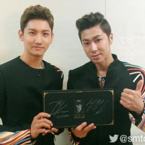 [TWEET] 121102 Twitter de la SMent : concours pour gagner un exemplaire dédicacé de Catch&nbsp;Me