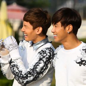[NEWS] 121016 Les TVXQ passent pour &laquo;&nbsp;les Dieux du divertissement&nbsp;&raquo;? Ils dominent le divertissement à travers trois programmes à la&nbsp;fois.