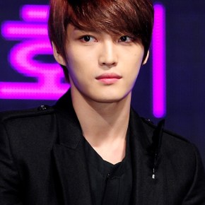 [NEWS] 121017 JaeJoong des JYJ parle de son apparence : Je ne brillerais pas si ce n&rsquo;est pour les feux de la&nbsp;rampe.