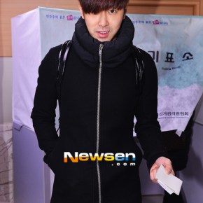 [PIC] 121219 Yunho va voter à l&rsquo;election présidentielle
