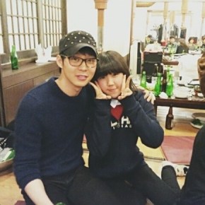 [PIC] 130118 Yoochun à l&rsquo;after Party &laquo;&nbsp;I Miss you&nbsp;&raquo; avec une petite&nbsp;fille