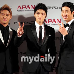 [NEWS] 130226 Déclaration du côté de JYJ, « Channel A devrait s’excuser auprès des téléspectateurs, pas seulement des fans&nbsp;».