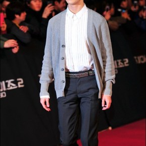 [NEWS] 130314 ChangMin de TVXQ a présenté un look décontracté avec un cardigan à la première d’un&nbsp;film