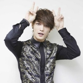 [NEWS] 130415 Kim Jaejoong de JYJ poste un set de 4 photos gwiyomi pour des fans comblés… mignon et chic&nbsp;?