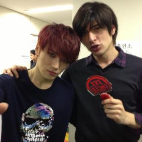 [PICS + TRAD] 130402 Coulisses du concert des JYJ au Tokyo Dome – Kim Jaejoong avec ses amis&nbsp;japonais.