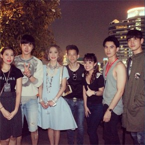 [PIC] 130509 TVXQ avec le Staff de MISSHA en&nbsp;Thailande