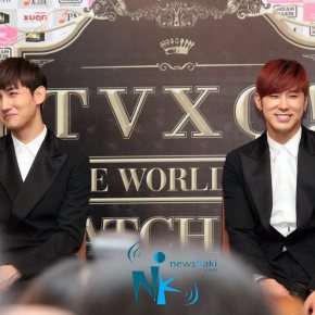 [PICS] 130518 Live World Tour &laquo;&nbsp;Catch Me&nbsp;&raquo; en Malaisie – Conférence de&nbsp;presse