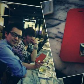 [AUTRE TWITTER] 130609 Le réalisateur John H. Lee partage une photo de lui avec&nbsp;JaeJoong