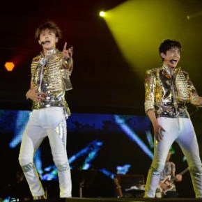 [NEWS] 130826 Tohoshinki épatent en tant que performance de cloture du A-Nation pour la seconde année&nbsp;d&rsquo;affilée
