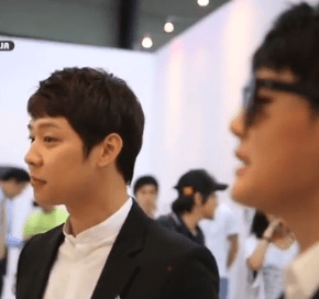 [VIDEO] 130822 Les JYJ réagissent à la galerie d&rsquo;art de la 2013 Membership&nbsp;Week