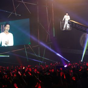 [TRAD] 130808 XIA JunSu installe 8 canons à eau dans sa salle de concert à Busan … « Un évènement de grande ampleur&nbsp;»