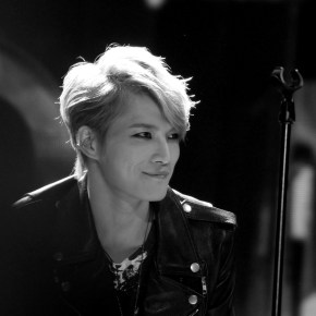 [HQ FANCAMS] 131027 La performance de Kim JaeJoong pour le concert d’Arirang à la Maison Bleue – Partie&nbsp;1