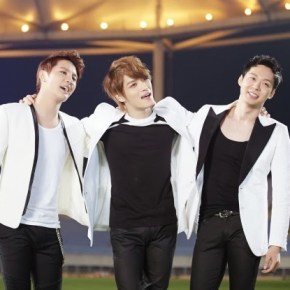 [NEWS] 131128 JYJ vont tenir une vente aux enchères de charité avec les oeuvres de la galerie&nbsp;JYJ