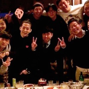 [PIC] 131226 Yoochun célèbre son 10ème anniversaire de carrière avec Yoohwan et ses&nbsp;amis