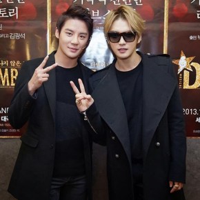 [PIC] 140118 Jaejoong et d&rsquo;autres artistes C-JeS sont allés voir December pour soutenir&nbsp;Junsu