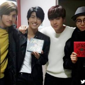 [PIC] 140113 TVXQ sur le twitter de SMTOWN GLOBAL avec Kwanghee et Lee&nbsp;Hyunwoo