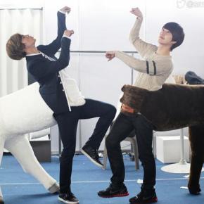 [PIC+TRAD] 140102 Changmin – Cadeau de nouvelle année, une photo de MAX des TVXQ! et de KYUHYUN de Super Junior&nbsp;!