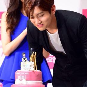 [PICS] 140218 Changmin – Conférence de presse pour &lsquo;MiMi&rsquo;