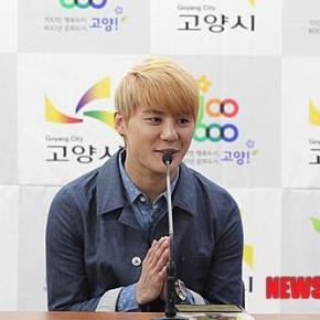 [PIC] 140331 Junsu à la Cérémonie de nomination de l&rsquo;ambassadeur honoraire de la ville de&nbsp;Goyang
