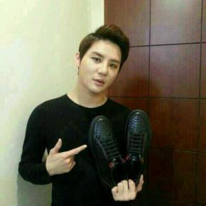 [PIC] 140318 Junsu & Yoochun pour les chaussures&nbsp;‘ROYAUMS’
