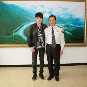 [PIC] 140415 Jaejoong sur le facebook de la police de Jeongseon (pour le drama&nbsp;Triangle)