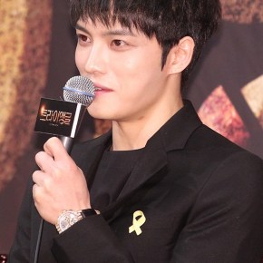 [PIC] 140430 Jaejoong à la conférence de presse de &lsquo;Triangle&rsquo;