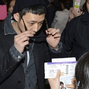 [NEWS] 140315 Une photo particulière de Yoochun à l&rsquo;aéroport remporte le prix “KOPA & NIKON Press Photo Awards” dans la catégorie &lsquo;divertissement&rsquo;