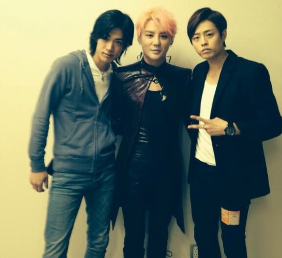 Bnle7R5IQAAnvk4.jpg large