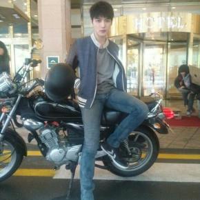 [PIC] 140515 Jaejoong pour les chaussures &lsquo;Hummel&rsquo;