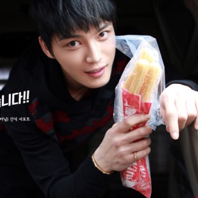 [PIC] 140510 Jaejoong – soutien des fanbases JJgallery & 사랑중 pour&nbsp;‘Triangle’