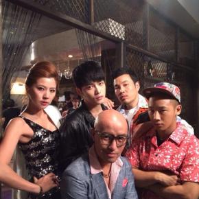 [PIC+TRAD] 140618 Jaejoong avec l&rsquo;équipe de&nbsp;‘Triangle’
