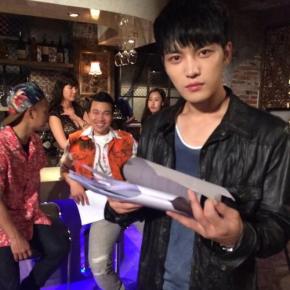 [PIC] 140617 Jaejoong – Tony Hong partage des photos de l&rsquo;équipe de&nbsp;‘Triangle’