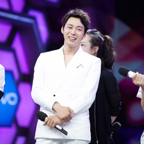[PRESS PICS] 140623 Park YooChun sur le tournage de l&rsquo;émission &laquo;&nbsp;Happy Camp&nbsp;&raquo; – Partie&nbsp;2