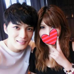 [PIC] 140730 Jaejoong avec une journaliste de &lsquo;Asia Today&rsquo; pour une&nbsp;interview