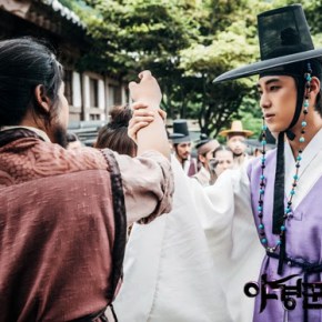 [VID] 140808 Yunho – Tournage de &laquo;&nbsp;Night Watchman&rsquo;s Journal&nbsp;&raquo; (BTS)