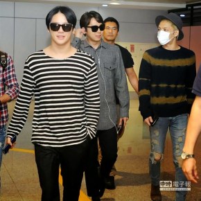 [PIC] 140910 JYJ à l&rsquo;aéroport Taoyuan