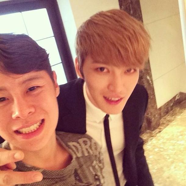 BynNw_JCYAAKbP3.jpg large