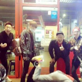 [PIC] 141015 Jaejoong et des amis à ‘Raw Beef, That House’, à&nbsp;Busan