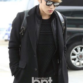 [PIC] 141108 Jaejoong à l&rsquo;aéroport d&rsquo;Incheon en partance pour l&rsquo;Autriche pour un photoshoot&nbsp;(BNT)