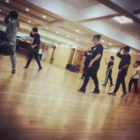 [PIC+TRAD] 141122 TVXQ en répétitions pour&nbsp;T1ST0RY