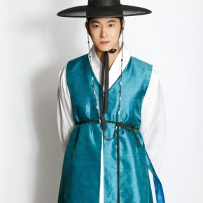 [PIC] 141106 Photos de Yunho pour &laquo;&nbsp;Diary of a Night Watchman&nbsp;&raquo;