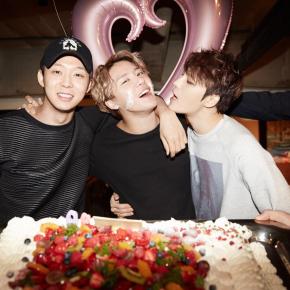 [PIC+TRAD] 141215 Junsu – JYJ official partage une photo du groupe pour l&rsquo;anniversaire à&nbsp;Junsu