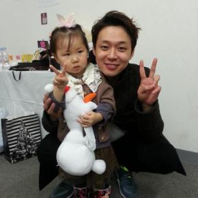 [PIC] 141223 Yoochun & Junsu avec Seohyun, la nièce de&nbsp;Jaejoong