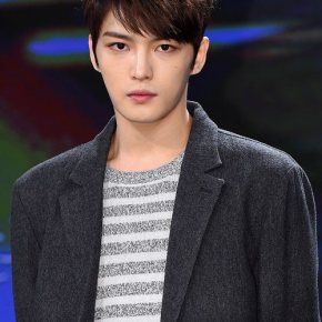 [PIC+VID] 141217 Jaejoong à la &lsquo;Conférence de Presse pour la Présentation de la Réorganisation des Programmes&rsquo; de KBS (‘Reorganization Program Presentation Press&nbsp;Conference’)