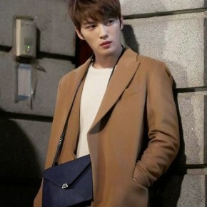[PIC+TRAD] 150102 Jaejoong – Galerie &lsquo;SPY&rsquo; de&nbsp;KBS